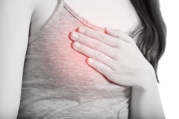 Pijn op de borst of astma bij een vrouw die geïsoleerd op een witte achtergrond. Uitknippad op witte achtergrond. — Stockfoto