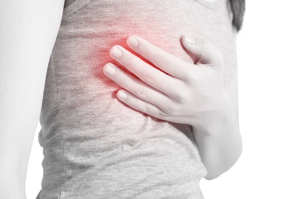 Bröstsmärta eller astma hos en kvinna som isolerad på vit bakgrund. Urklippsbana på vit bakgrund. — Stockfoto