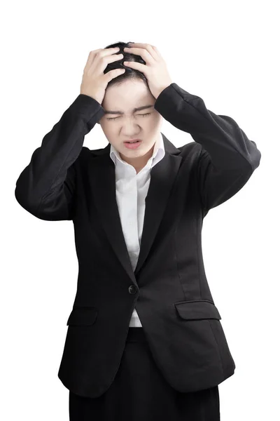 Kopfschmerzsymptom bei einer Geschäftsfrau, die auf weißem Hintergrund isoliert ist. Clipping Pfad auf weißem Hintergrund. — Stockfoto