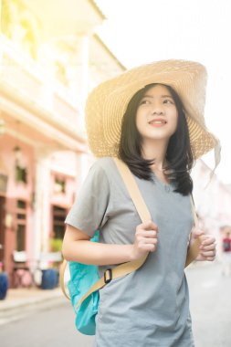 Küçük Asya blogger veya backpacker bir şehir phuket, Tayland, Thailand, seyahat.