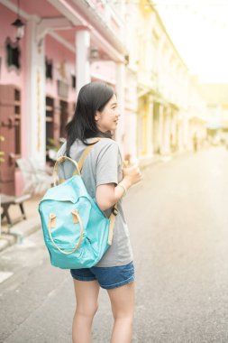 Küçük blogger veya backpacker bir şehir Phuket, Thailan Seyahat Asya.