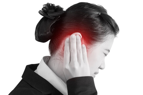 Симптом боли в ухе у деловой женщины, изолированной на белом фоне. Клипинг путь на белом фоне
.