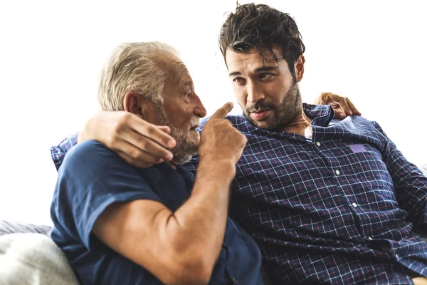 Familjetid Pappa Och Son Pratar Samtalslivsstil Hemmet — Stockfoto