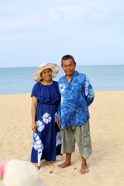 Asia Senior Pár Mosoly Portré Utazás Nyáron Tengerparton Phuket Thaiföld — Stock Fotó