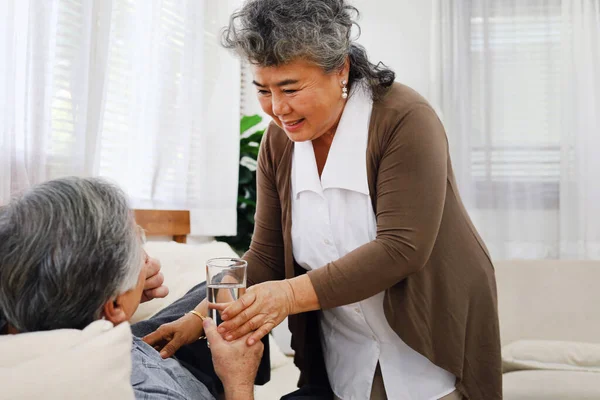 Elderly Couple Lover Heart Failure Have Kid Girl Niece Take — Stock Photo, Image