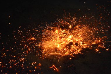 Yangın duman güzel alev ahşap ile ateş