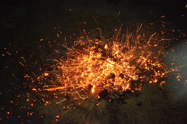 Fuego Con Humo Fuego Hermosa Llama Madera — Foto de Stock