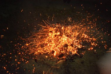 Yangın duman güzel alev ahşap ile ateş