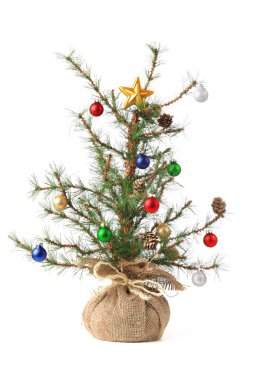 Küçük süslenen Noel ağacı