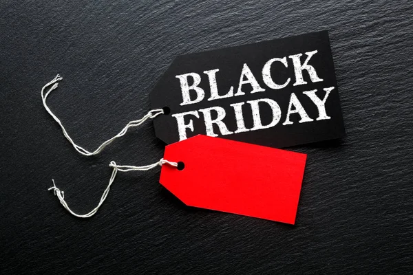 Black Friday sprzedaży tag na ciemnym tle — Zdjęcie stockowe