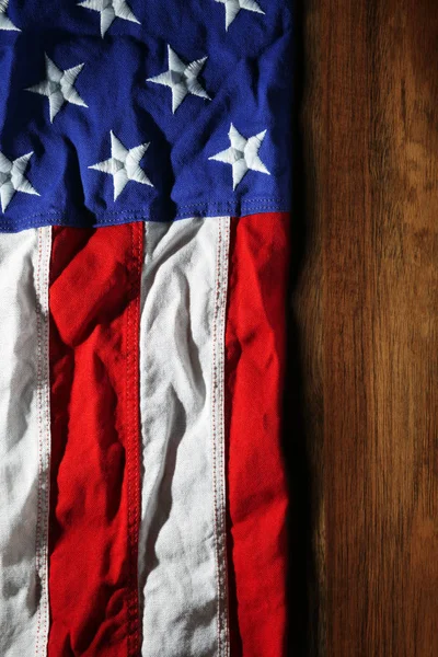 Bandeira dos EUA em fundo de madeira — Fotografia de Stock