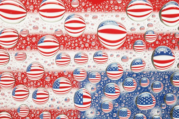 Bandera americana reflejada en fondo de gotas de agua — Foto de Stock