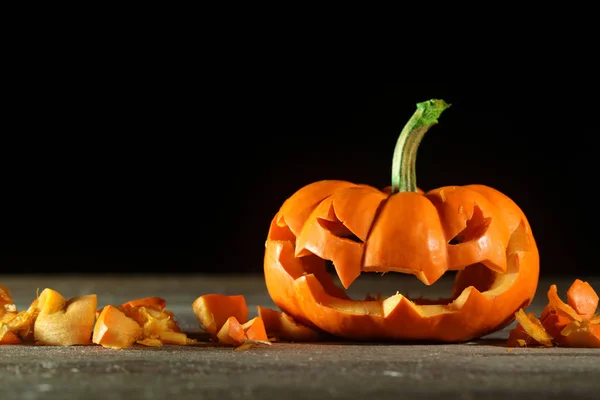 Gesneden Halloween jack o ' lantern — Stockfoto