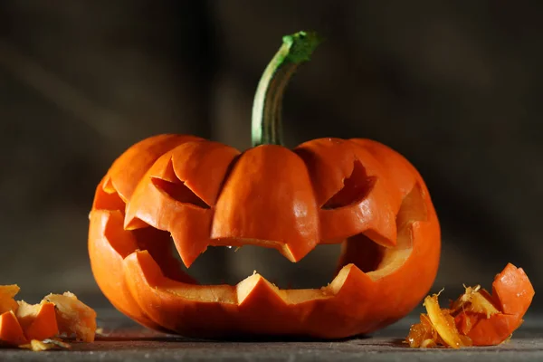 Gesneden Halloween jack o ' lantern — Stockfoto