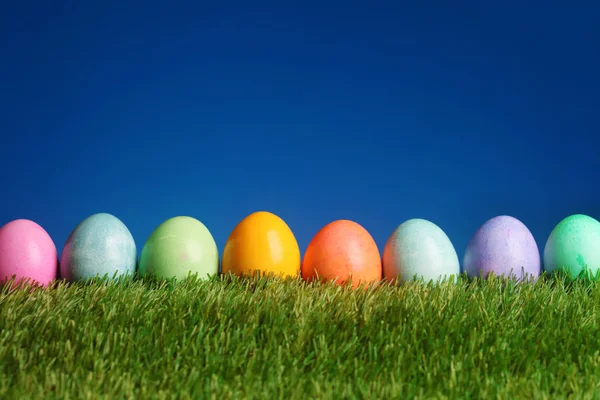 Festive Easter background colorful eggs — Stock Photo, Image