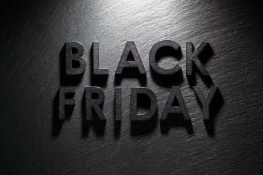 Siyah kayrak arka plan üzerinde Black Friday metin