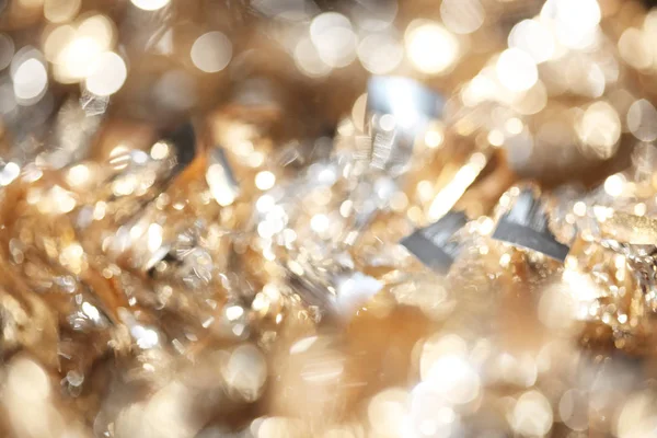 Bokeh abstrait d'or et d'argent scintillant Noël tinsel bac — Photo