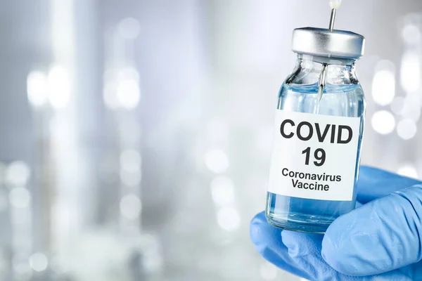 Gesundheitskurkonzept Mit Einer Hand Blauen Medizinischen Handschuhen Mit Coronavirus Covid — Stockfoto