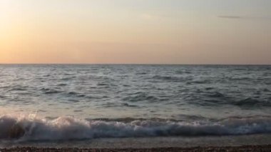 Şafağın güzelliği ve gün batımının romantizmi, rahatlama ve meditasyon videosu.
