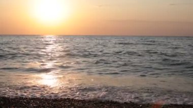 Şafağın güzelliği ve gün batımının romantizmi, rahatlama ve meditasyon videosu.