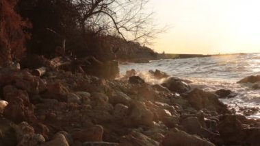 Şafağın güzelliği ve gün batımının romantizmi, rahatlama ve meditasyon videosu.