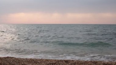 Şafağın güzelliği ve gün batımının romantizmi, rahatlama ve meditasyon videosu.