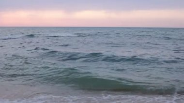 Şafağın güzelliği ve gün batımının romantizmi, rahatlama ve meditasyon videosu.