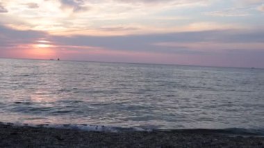 Şafağın güzelliği ve gün batımının romantizmi, rahatlama ve meditasyon videosu.