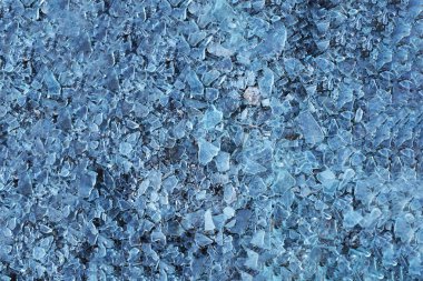 Küçük, keskin cam parçaları, makro buz parçaları.