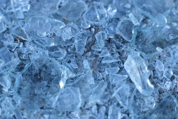 Pequeños Fragmentos Afilados Vidrio Trozos Azul Hielo —  Fotos de Stock