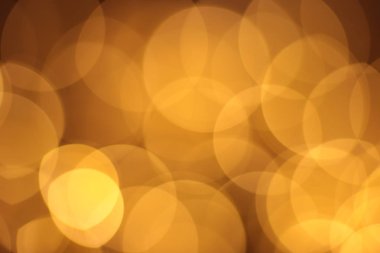 Sıcak gölgenin odaksız ışıkları, şenlikli arka plan. Odaksız Noel çelengi.