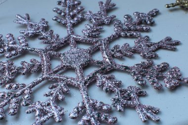 Macro manzaralı Noel ağacı oyuncağı kar tanesi