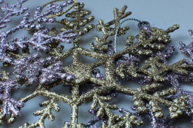 Macro manzaralı Noel ağacı oyuncağı kar tanesi