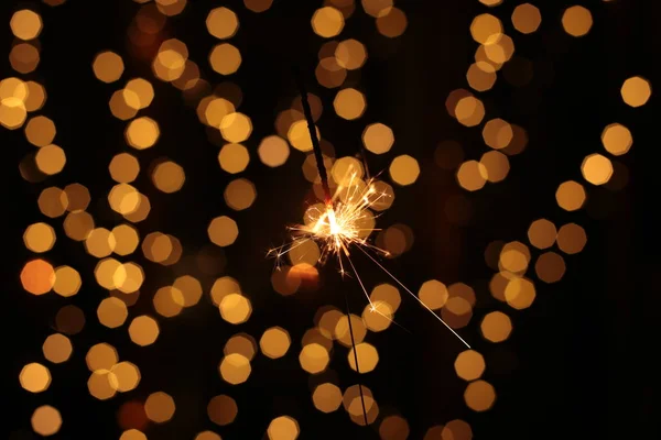 Εορταστική Αφρώδη Bokeh Φόντο Και Sparkler — Φωτογραφία Αρχείου