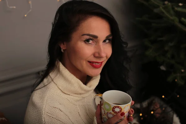 Christmasflirta Ung Kvinna Festlig Bländande Elegant Utseende — Stockfoto