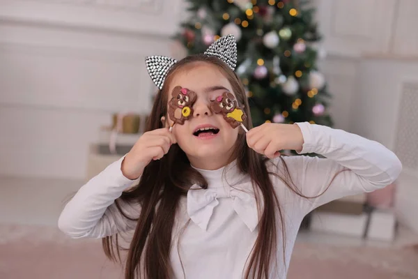 Menina Emocional Sorridente Oito Anos Com Cabelo Longo Férias Ano — Fotografia de Stock