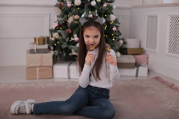 Retrato Natal Uma Menina Bonita Com Longos Cabelos Loiros Humor — Fotografia de Stock