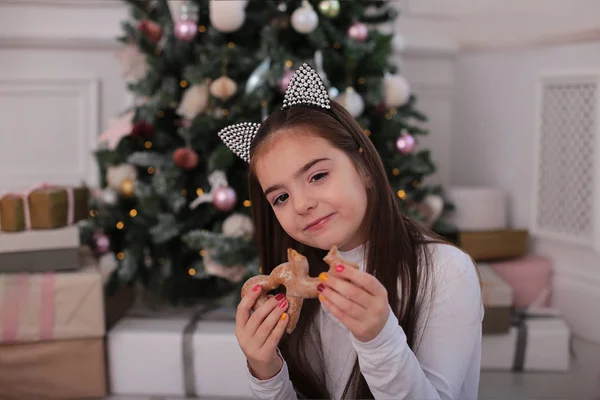 Retrato Navidad Una Hermosa Chica Con Pelo Largo Rubio Estado — Foto de Stock