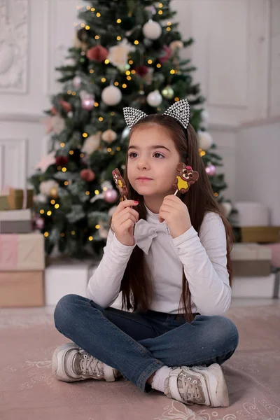 Retrato Navidad Una Hermosa Chica Con Pelo Largo Rubio Estado — Foto de Stock