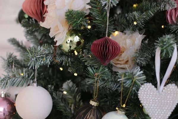 Christmas Decoration Shiny Toy Decorates New Year Tree — Stock Photo, Image