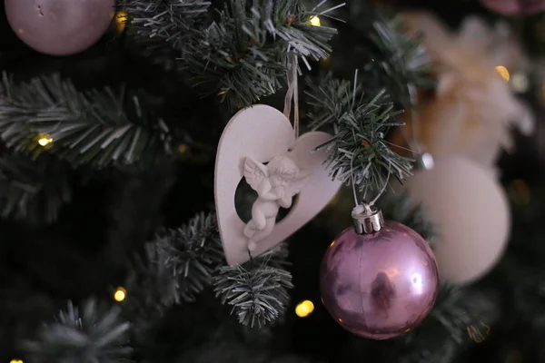 Χριστουγεννιάτικη Διακόσμηση Λαμπερό Παιχνίδι Διακοσμεί Δέντρο Της Πρωτοχρονιάς — Φωτογραφία Αρχείου