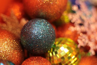 Dekoratif Noel ağacı oyuncağı makro fotoğraf parlıyor