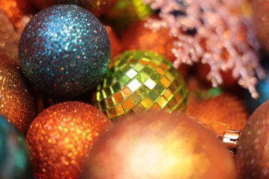 Dekoratif Noel ağacı oyuncağı makro fotoğraf parlıyor