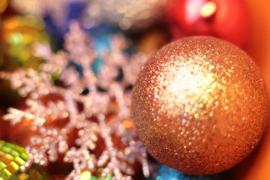 Dekoratif Noel ağacı oyuncağı makro fotoğraf parlıyor