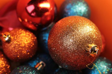 Dekoratif Noel ağacı oyuncağı makro fotoğraf parlıyor