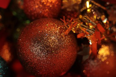 Dekoratif Noel ağacı oyuncağı makro fotoğraf parlıyor