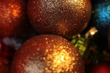Dekoratif Noel ağacı oyuncağı makro fotoğraf parlıyor