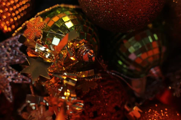 Decoratieve Kerstboom Speelgoed Macro Foto Stralende Achtergrond — Stockfoto