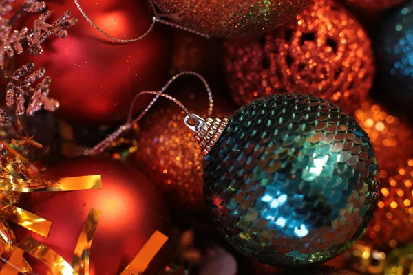 Decoratieve Kerstboom Speelgoed Macro Foto Stralende Achtergrond — Stockfoto