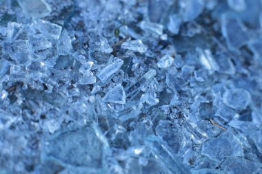 Küçük mavi cam parçaları, makro parçalar arka plan
